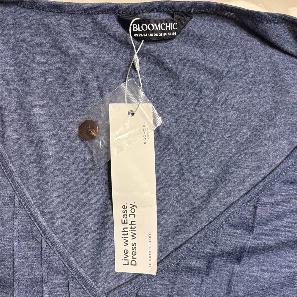 Bloomchic Women’s V-Neck Shirt - Picture 4 of 5